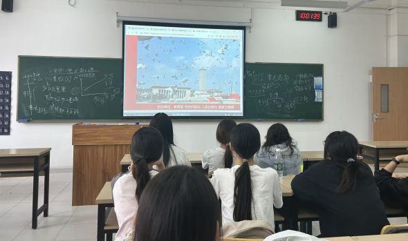 我校组织观看《大学篇：大国担当》思政大课 凝聚青年学子报国力量