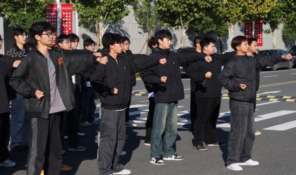 美珈校园“文武相济”，月度PK赛展青春风采