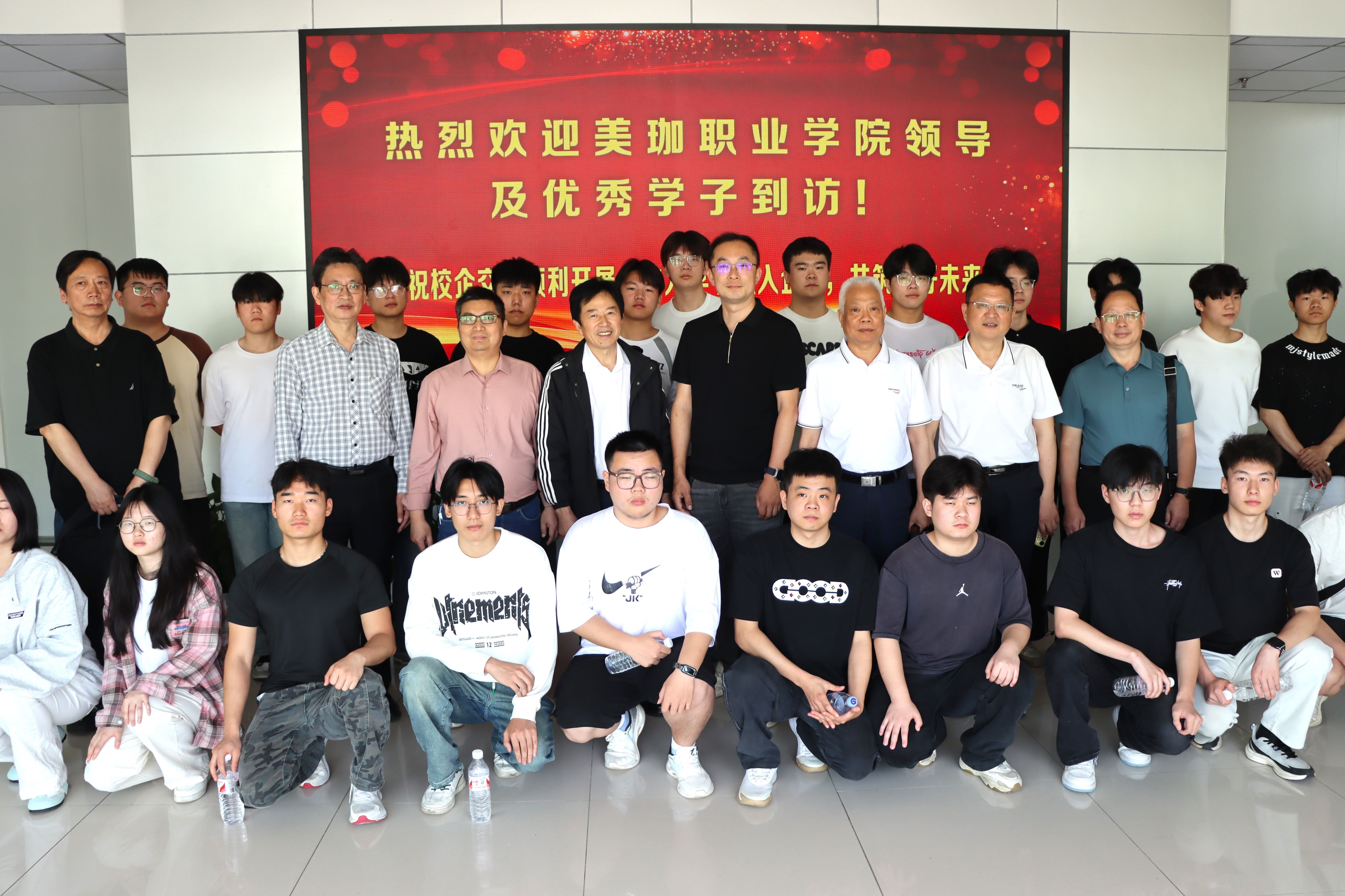 25名信息技术学院学子赴孝感慧硕电子科技有限公司开展实习